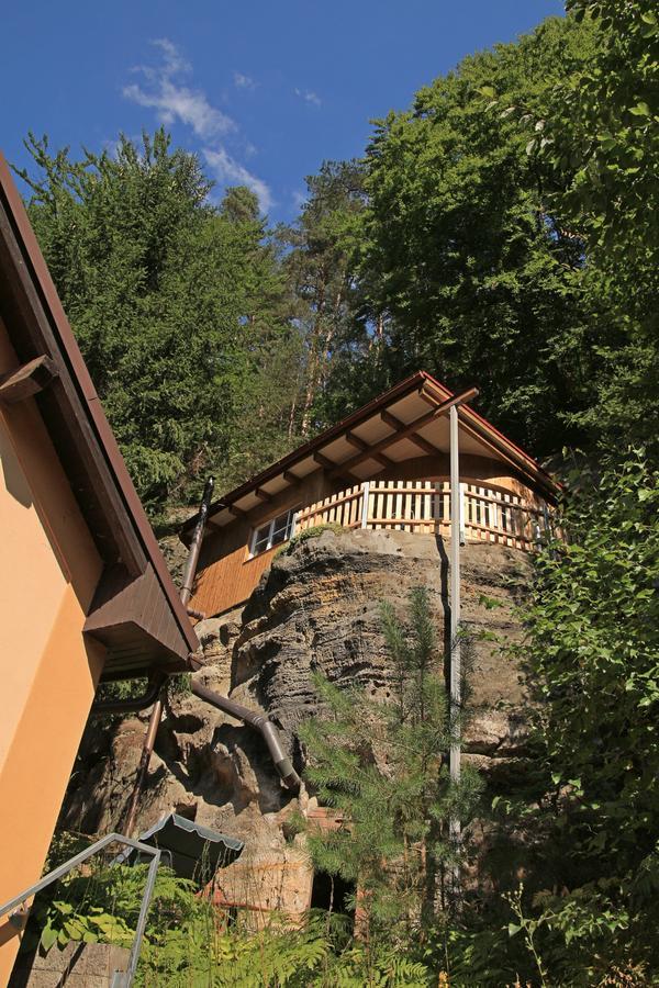 Malbenka - Chata Na Skale Pod Hradem Kokorin Bagian luar foto