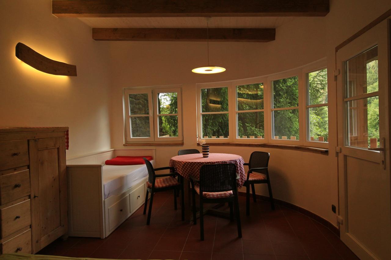 Malbenka - Chata Na Skale Pod Hradem Kokorin Bagian luar foto