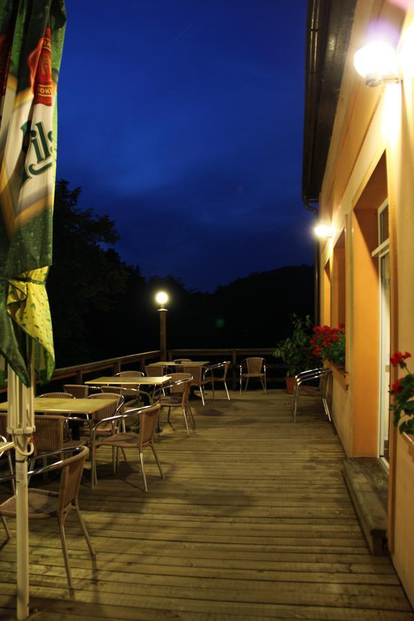 Malbenka - Chata Na Skale Pod Hradem Kokorin Bagian luar foto